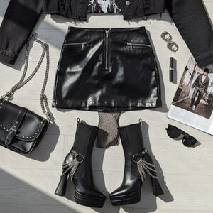 Rent Lamoda Crown Platform Chain Detail Boots Hirestreet size 8